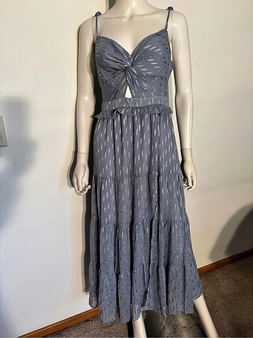 #1036 ASTR The Label Midi Twist Front Dress in Dusty Blue Size Medium. Excellent